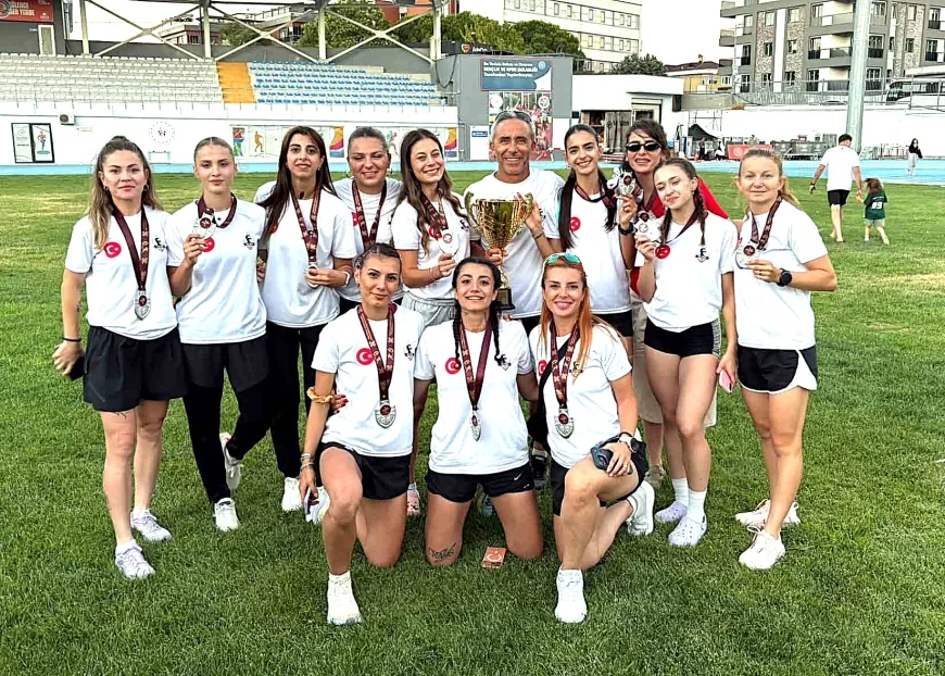 İMKANSIZI BAŞARDILAR...Öğretmen karı koca memur maaşıyla ölen sporcu çocuklarının adına kulüp kurdular süper lige çıktılar