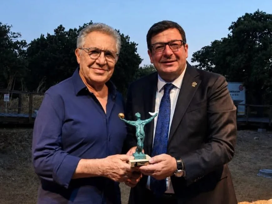 HOMEROS’UN TOPRAKLARINDA ZÜLFÜ LİVANELİ’YE BÜYÜK ONUR