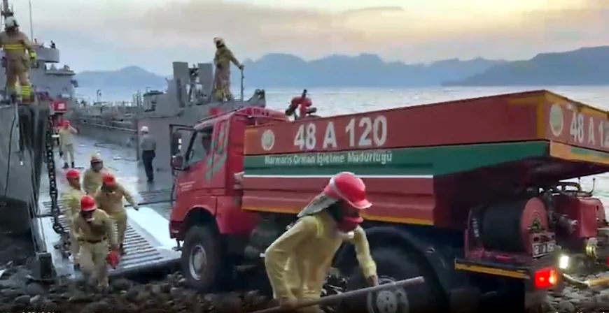 MARMARİS  YANGININA ASKERİ ÇIKARMA GEMİLERİ İLE ARAZÖZLER SEVK EDİLİYOR