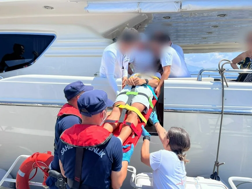 MAVİ YOLCULUKTA YARALANAN TURİSTİ SAHİL GÜVENLİK KURTARDI