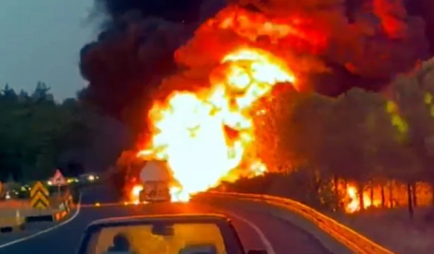 YAKIT YÜKLÜ TANKER ALEV ALEV YANDI