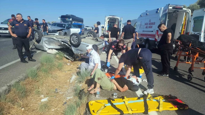 BODRUM İZMİR YOLUNDA FECİ KAZA TATİL  DÖNÜŞÜ ORTALIK SAVAŞ ALANINA DÖNDÜ