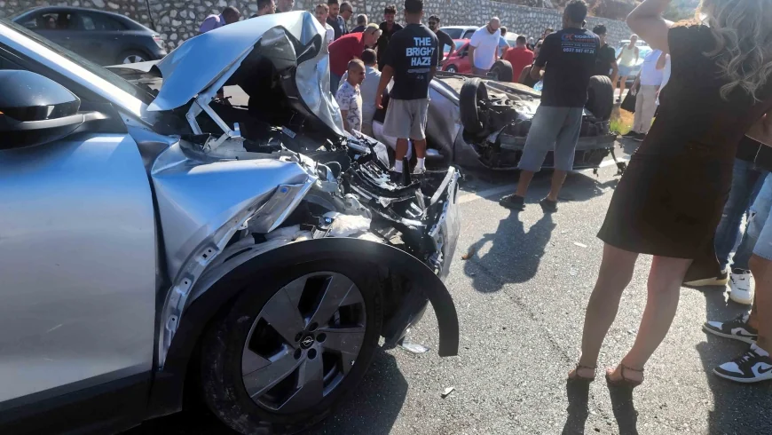 BODRUM İZMİR YOLUNDA FECİ KAZA TATİL  DÖNÜŞÜ ORTALIK SAVAŞ ALANINA DÖNDÜ