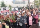 AKBELEN HEYETİ ANKARA’DA: “11 KÖYÜN GELECEĞİ DANIŞTAY’DA” AKBELENLİLER ZEYTİNLERLE ÇİÇEKLERLE DANIŞTAY ÖNÜNDE