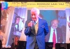 Zekai Tunca yıllar sonra Bodrum'da yine sahnede, eşine unutulmaz bir sürpriz yaptı