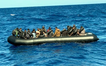 BOT İLE UMUDA YOLCULUK YARIM KALDI...36 GÖÇMEN YAKALANDI