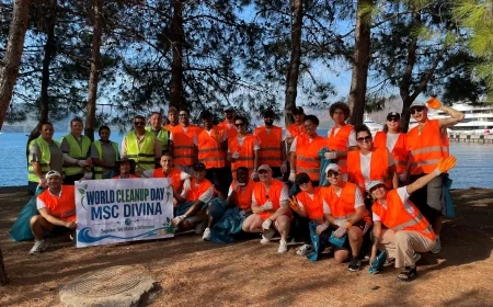 Gemi mürettebatı çevre temizliği yaptı