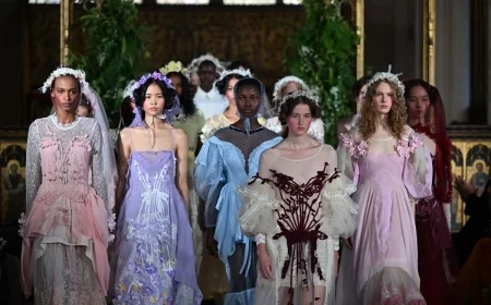 GAZİANTEP’İN ASIRLIK MİRASI LONDRA MODA HAFTASI’NDA HAYRAN BIRAKTI