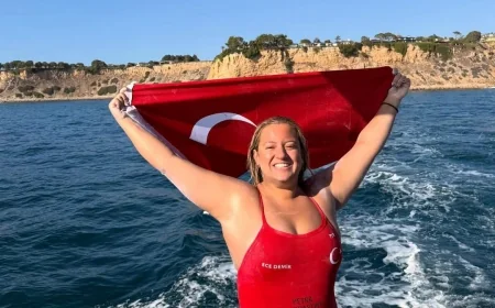MİLLİ YÜZÜCÜ ECE DEMİR TARİH YAZDI! CATALİNA KANALI’NI GEÇEN EN GENÇ TÜRK OLDU