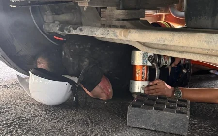 BODRUM’DA TANKERLE ÇARPIŞAN MOTOSİKLETLİ KRİKO İLE KURTARILDI