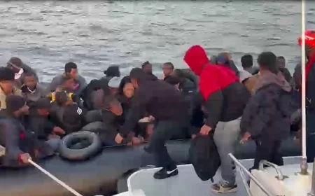 BODRUM AÇIKLARINDA Kİ LASTİK BOTTA 54 DÜZENSİZ GÖÇMEN YAKALANDI