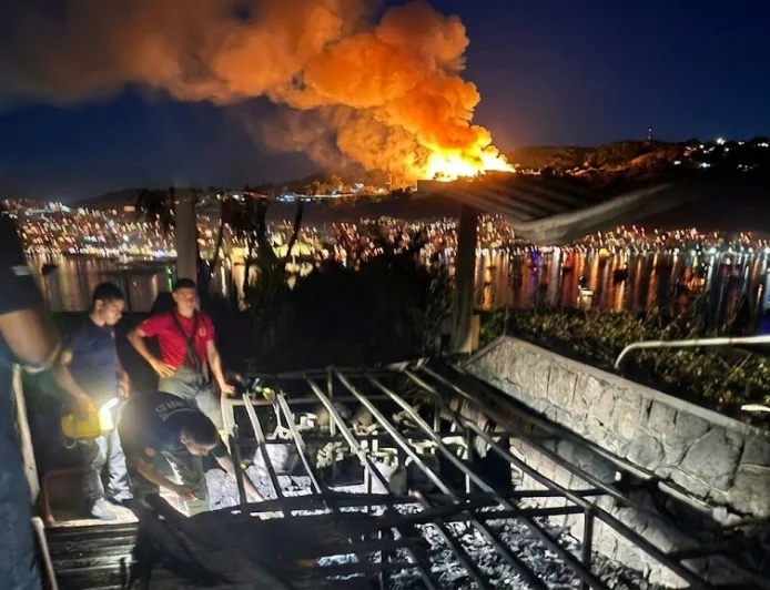 BODRUM’DA GECE YARISI VİLLA YANGINI! EV KULLANILAMAZ HALE GELDİ