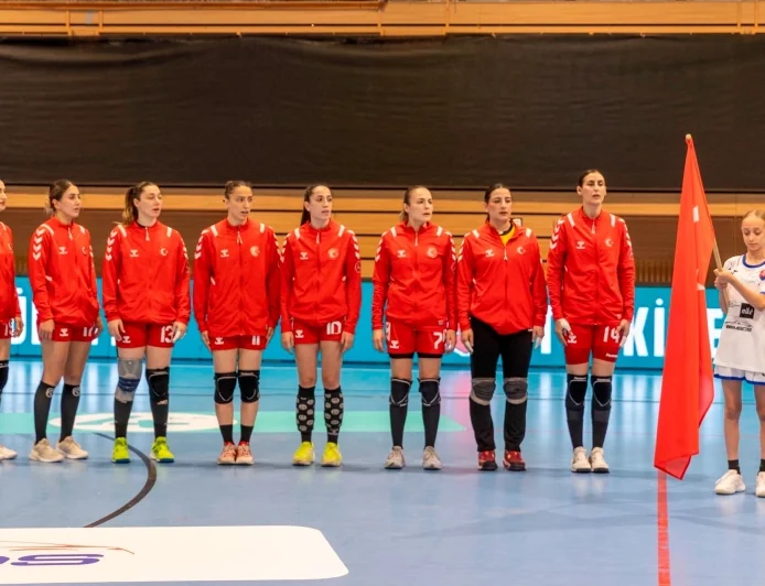 YALIKAVAKSPOR’DAN 11 SPORCUYA MİLLİ TAKIM DAVETİ