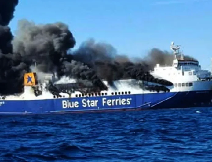 MİKONOS AÇIKLARINDA YANAN FERİBOTTA KRİTİK SAATLER: 29 KİŞİ KURTARILDI FERİBOT YANMAYA DEVAM EDİYOR