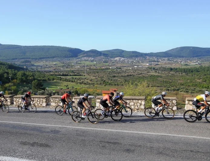 "Bisiklete binmeyen çocuklar kalmasın"....Veloturk Gran Fondo Çeşme’de 10. yıl heyecanı yaşanacak