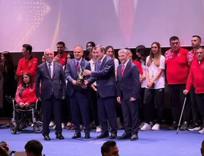 Muğla Valisi Akbıyık’a “Spora Destek Veren Devlet Adamı” Ödülü