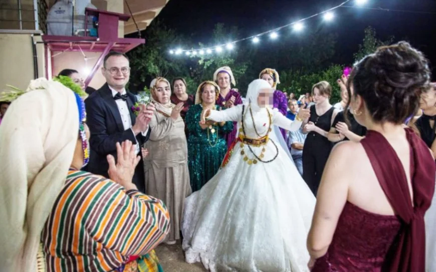 3 GÜN 3 GECE DÜĞÜN YAPTIRAN SAHTE GELİN ALTINLARLA ORTADAN KAYBOLDU