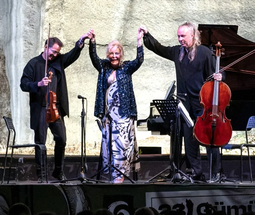23. Gümüşlük Müzik Festivali Gülsin Onay ve oğlu Erkin Onay’ın konseri ile sona erdi