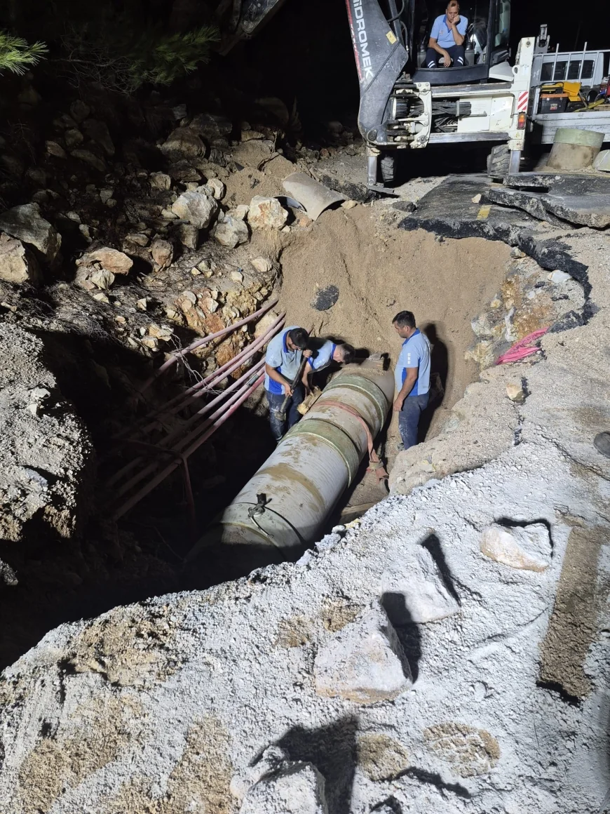 BODRUM TORBA KARAYOLUNDA İSALE HATTI PATLADI 13 MAHALLE SUSUZ KALDI