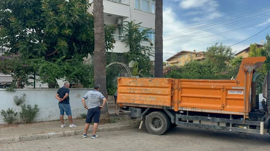 Çöp evden 1 ton atık 14 kedi 10 köpek çıktı