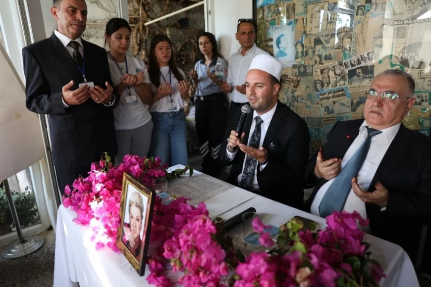 SANAT GÜNEŞİ ZEKİ MÜREN, 30. YILINDA BODRUM’DA DUALARLA ANILDI