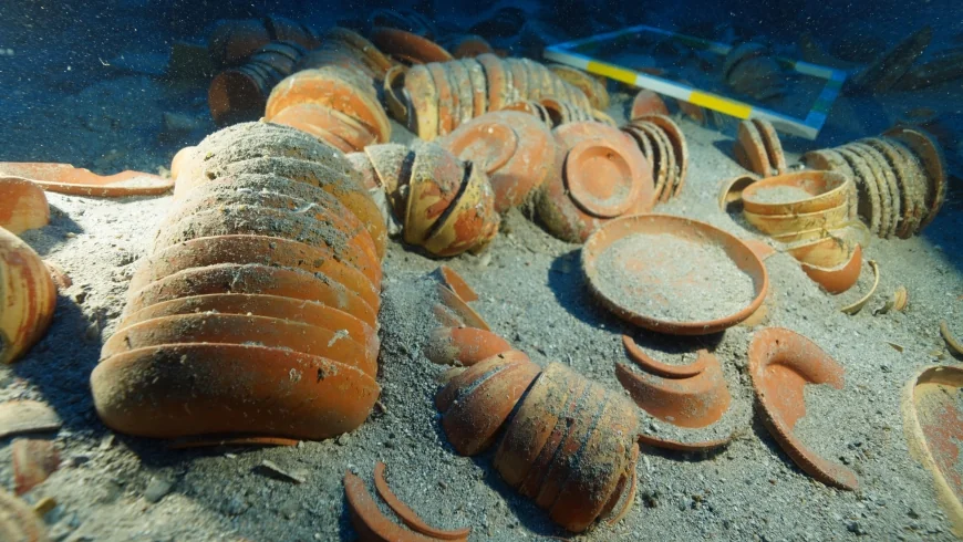 AKDENİZ’DEKİ BATIKTAN  2.100 YILLIK SOFRA TAKIMI ÇIKTI