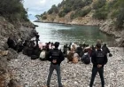  Koyda Kaçmayı Bekleyen 62 Göçmen  Yakalandı