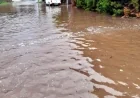BODRUM’U SAĞANAK VURDU! YOLLAR GÖLE DÖNDÜ, OKULLAR ERKEN TATİL EDİLDİ