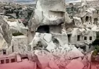 SON DAKİKA….KAPADOKYA’DA PERİ BACASI ÇÖKTÜ! ÖLÜ VE YARALILAR VAR
