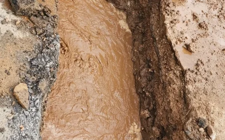 TORBA’DA SU İSALE HATTI YİNE PATLADI: PATLAMADIĞI GÜN YOK!
