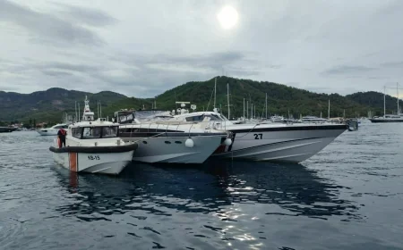 LÜKS MOTOR YATLA GÖÇMEN KAÇAKÇILIĞI! 29 DÜZENSİZ GÖÇMEN YAKALANDI