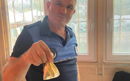 BÖYLE İNSANLAR HALA VAR...PAZARDA BİR KESE ALTIN BULDU, ZABITAYA TESLİM ETTİ