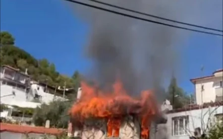 Yangında ev küle döndü