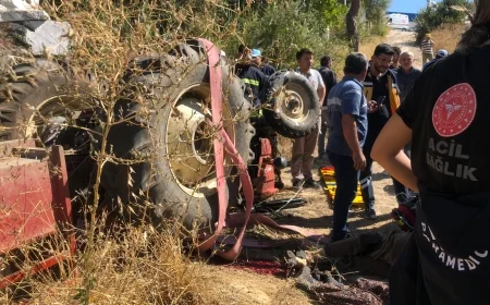 Traktör devrildi iki kişi yaşamını yitirdi
