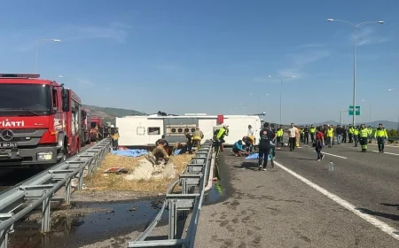 Tır ile Yolcu Otobüsü Çarpıştı , 11 Ölü, 26 Yaralı Var.....
