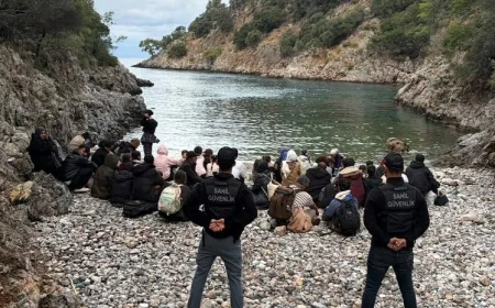  Koyda Kaçmayı Bekleyen 62 Göçmen  Yakalandı