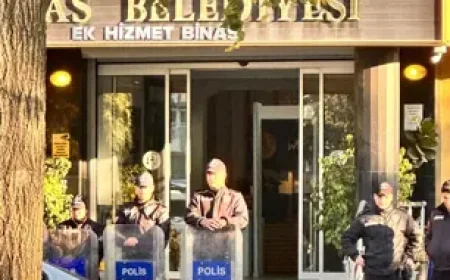 MİLAS BELEDİYESİ’NE 13 İLDE OPERASYON: BAŞKAN FEVZİ TOPUZ VE OĞLU DAHİL 29 GÖZALTI