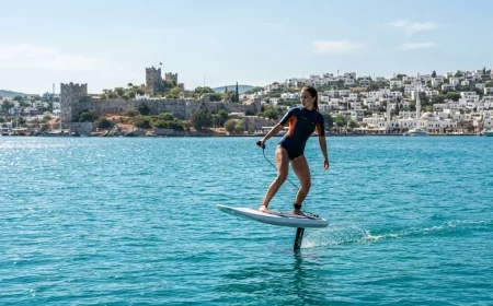 BODRUM’DA E-FOIL RÜZGARI: DÜNYACA ÜNLÜ SPORCULAR MAVİLİKLERDE BULUŞTU