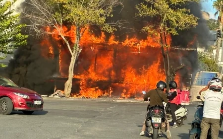 BODRUM GÜMBET’TE KAYNAK KIVILCIMLARI İŞ YERLERİNİ KÜLE ÇEVİRDİ! 7 MİLYON LİRALIK ZARAR