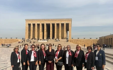 Bodrum ve Muğlalı Kadın Muhtarlardan Cumhuriyetin 93. Yılına Özel Anıtkabir Töreni