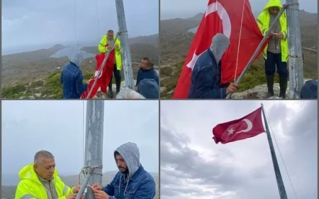 YALIKAVAK'TA ANLAMLI CUMHURİYET SEFERBERLİĞİ: KÜDÜR TEPESİNDE AL BAYRAK YENİDEN DALGALANDI