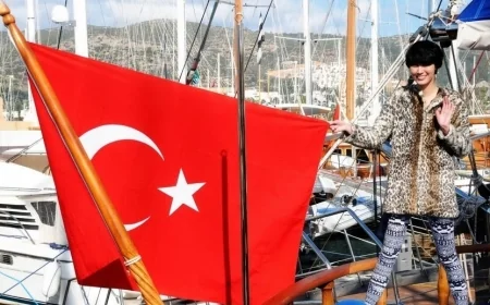 Çinli Manken Huang Zheng Bodrum’da Hem İş Hem Tatil Yaptı: Çinli Turistler İçin Gönüllü Elçi Oldu