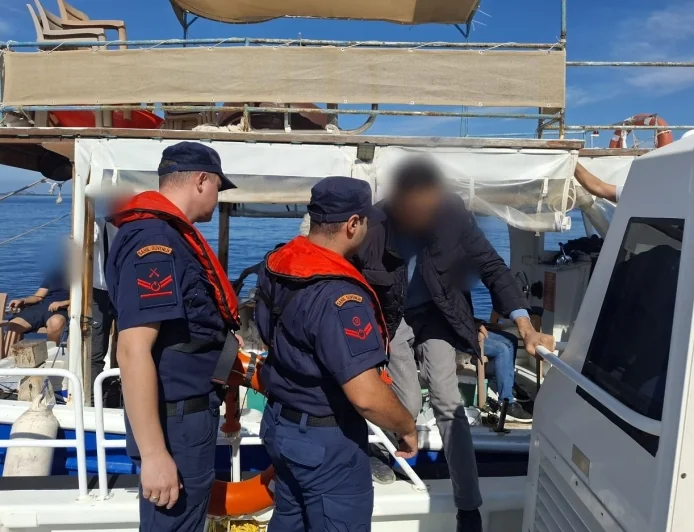 BODRUM'DA TEKNEDE YARALANANLAR İÇİN SAHİL GÜVENLİK KURTARMA OPERASYONU YAPTI