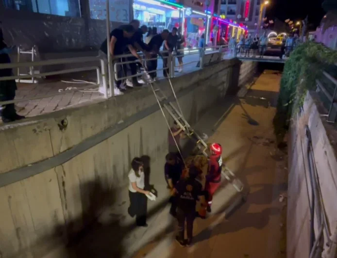 Dereye düşen turist ölümden döndü güçlükle kurtarıldı