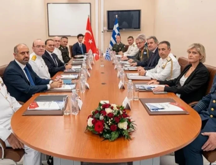 TÜRKİYE İLE YUNANİSTAN GİRİT ADASINDA MASAYA OTURDU