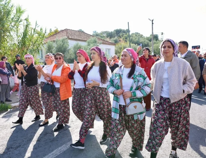 TARIM ŞENLİĞİ’NDE KADIN ÇİFTÇİLER İZ BIRAKTI