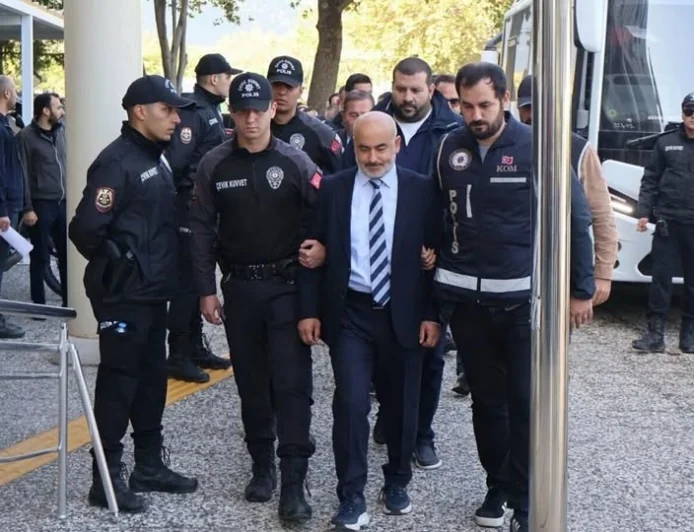 MİLAS BELEDİYESİ SORUŞTURMASINDA FEVZİ TOPUZ VE 20 ŞÜPHELİ ADLİYEYE SEVK EDİLDİ