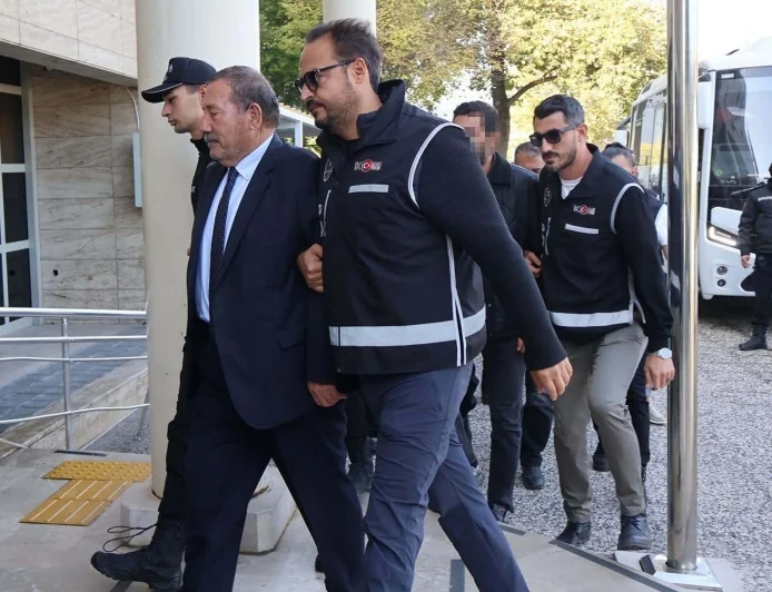Milas Belediye Başkanlığı’ndan uzaklaştırılan Fevzi Topuz Burdur Cezaevi’ne gönderildi