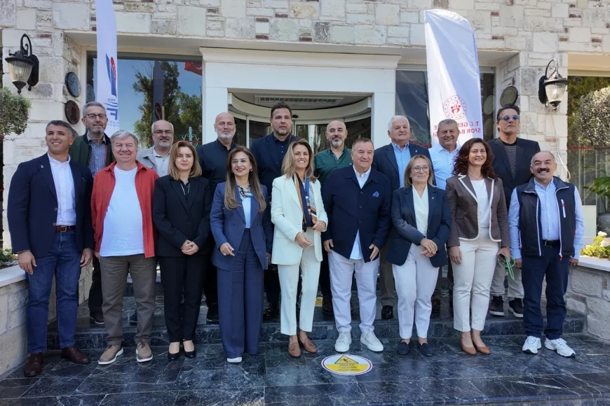 TYF YELKEN LİGİNDE YARIŞ MARATONU FOÇA’DA BAŞLADI