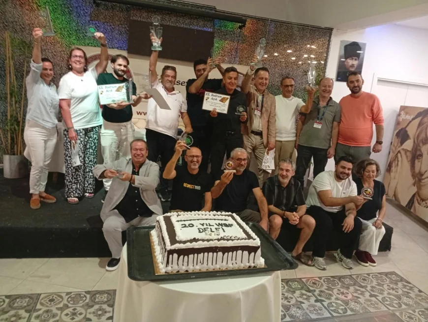 BODRUM’DA 20. YILA YAKIŞIR TURNUVA: YENİ TAVLA ŞAMPİYONU ALİ MANDALİNCİ OLDU!